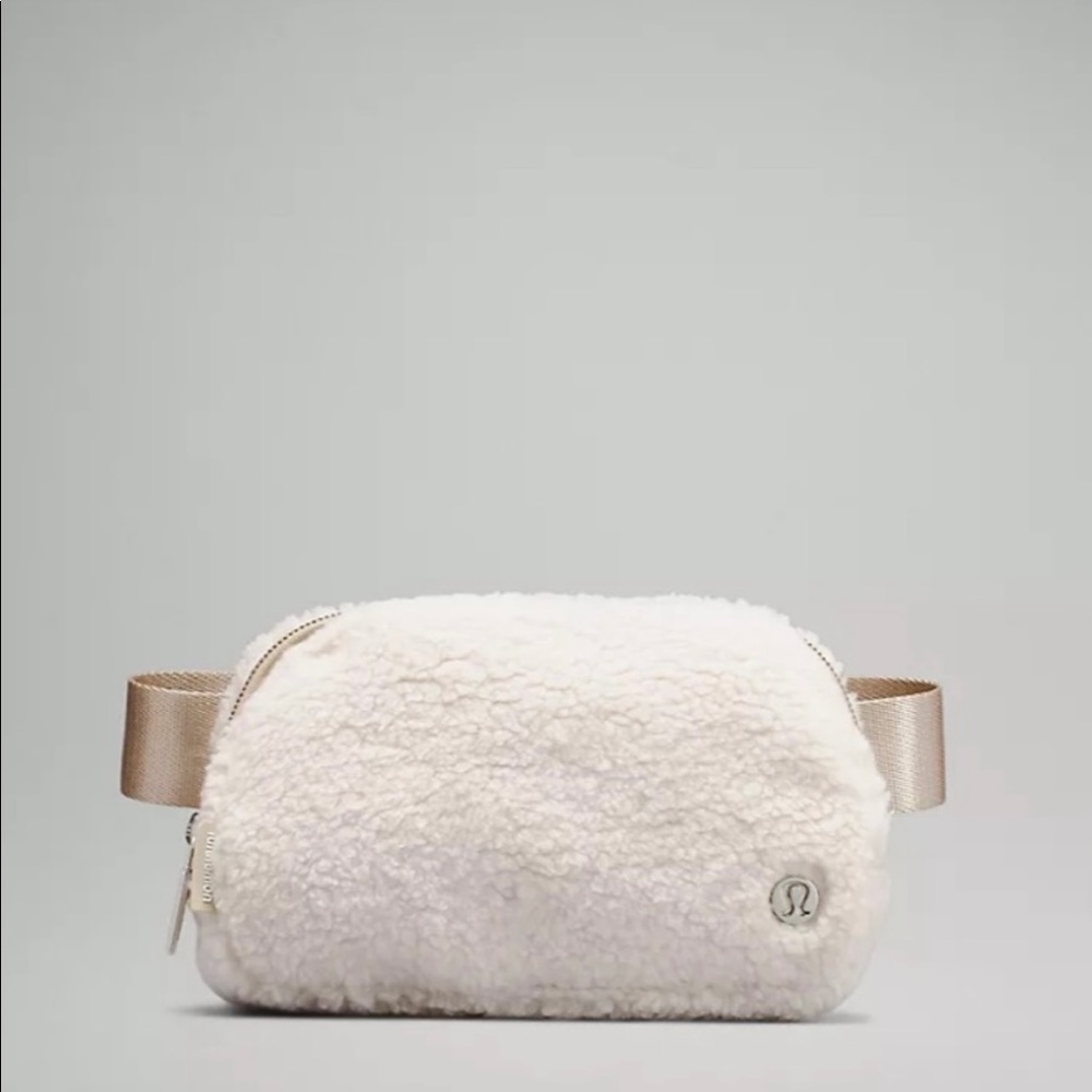 Lululemon Everywhere Fleece Belt Bag NWT